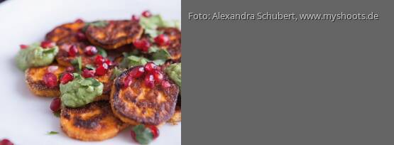 Rezeptbild für "Süßkartoffelchips mit Granatapfelkernen und Korianderdip"