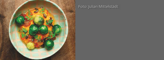 Rezeptbild für "Süßkartoffelpüree mit glasiertem Rosenkohl und Kürbiskernen"