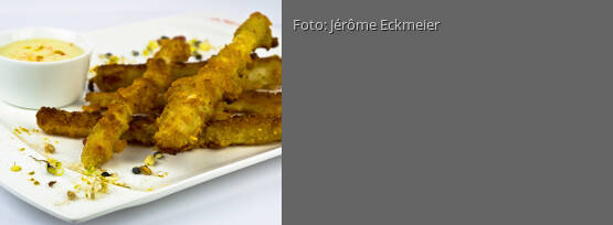 Rezeptbild für "Gebackener Spargel im Knuspermantel mit Knoblauch-Dip"