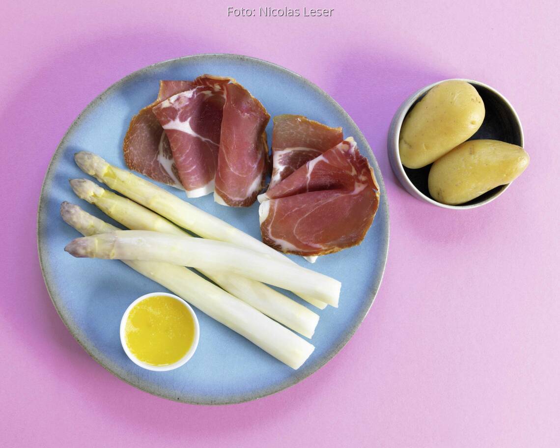 Spargel mit Schinken und Pellkartoffeln
