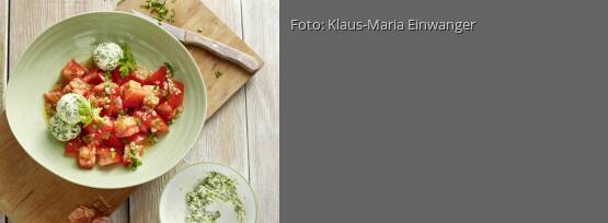 Rezeptbild für "Spinatklößchen mit Tomatensalat"