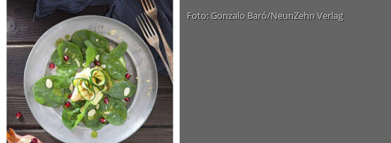 Rezeptbild für "Spinatsalat mit Kräuterdressing, Mandeln und Granatapfelkernen"