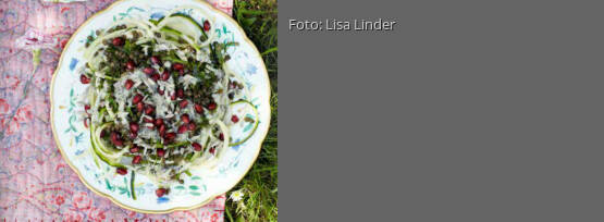 Rezeptbild für "Rohkostnudeln mit Linsen und Granatapfelsalsa"