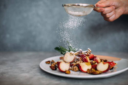 Karamellisierte Pfirsiche mit Nüssen