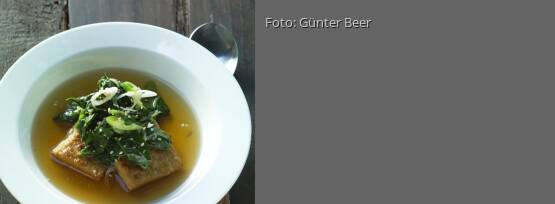 Rezeptbild für "Tempeh mit Sesamspinat in würziger Brühe"