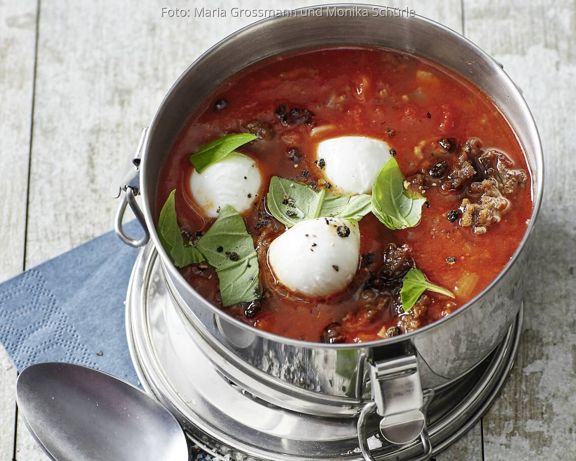 Tomatensuppe mit Hack und Mozzarella