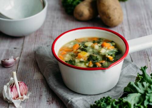 Grünkohl lecker gewürzt in einem veganen Eintopf.