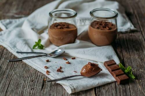 veganes Mousse au Chocolat aus Nougatschokolade in Dessertgläser