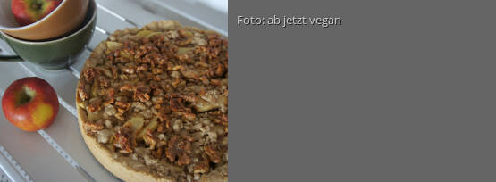 Rezeptbild für "Apfelkuchen mit in Ahornsirup karamellisierten Walnüssen"