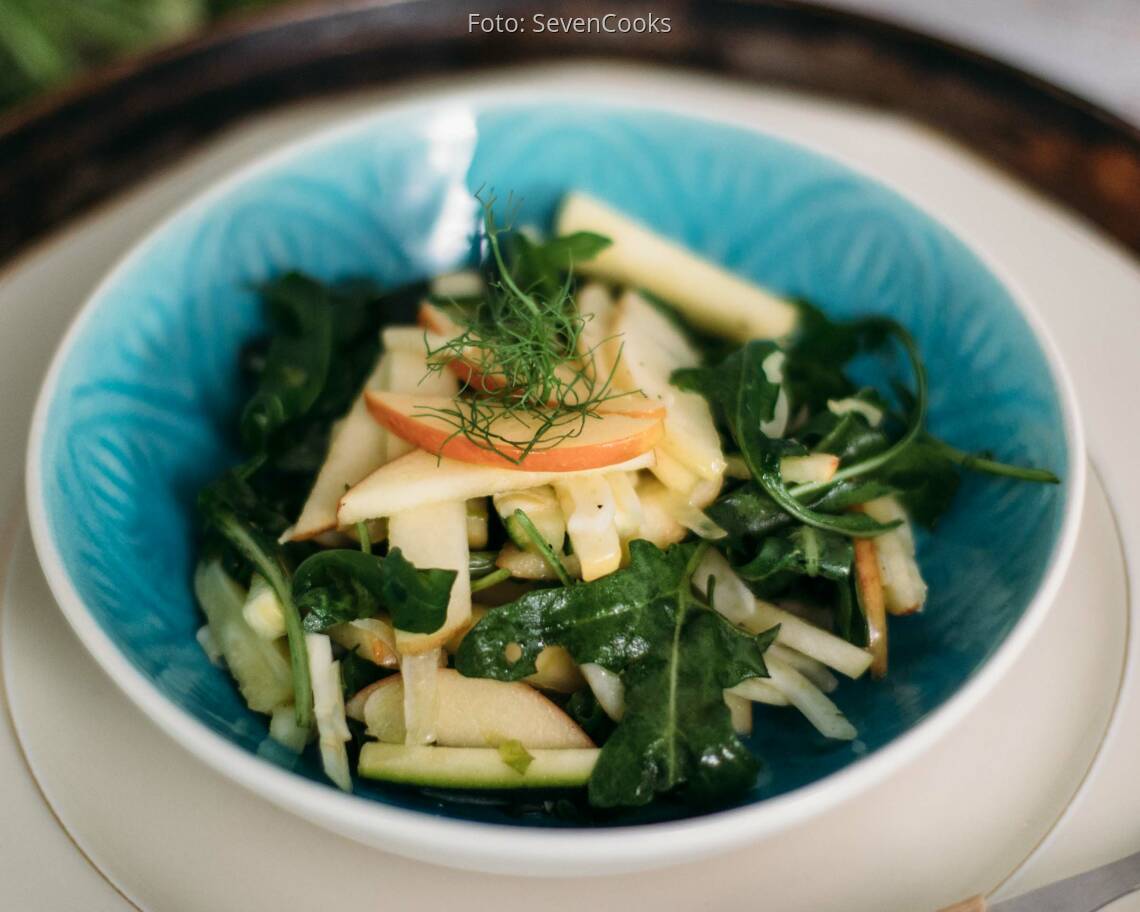 Veganes Rezept: Apfel-Fenchel-Salat mit Rucola und Zucchini_2