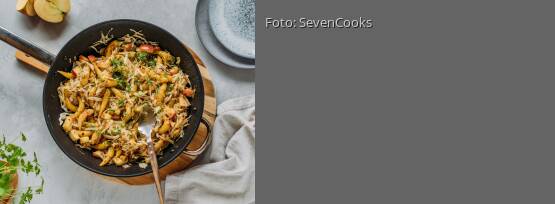 Rezeptbild für "Apfel-Weißkohl-Pfanne mit Schupfnudeln"