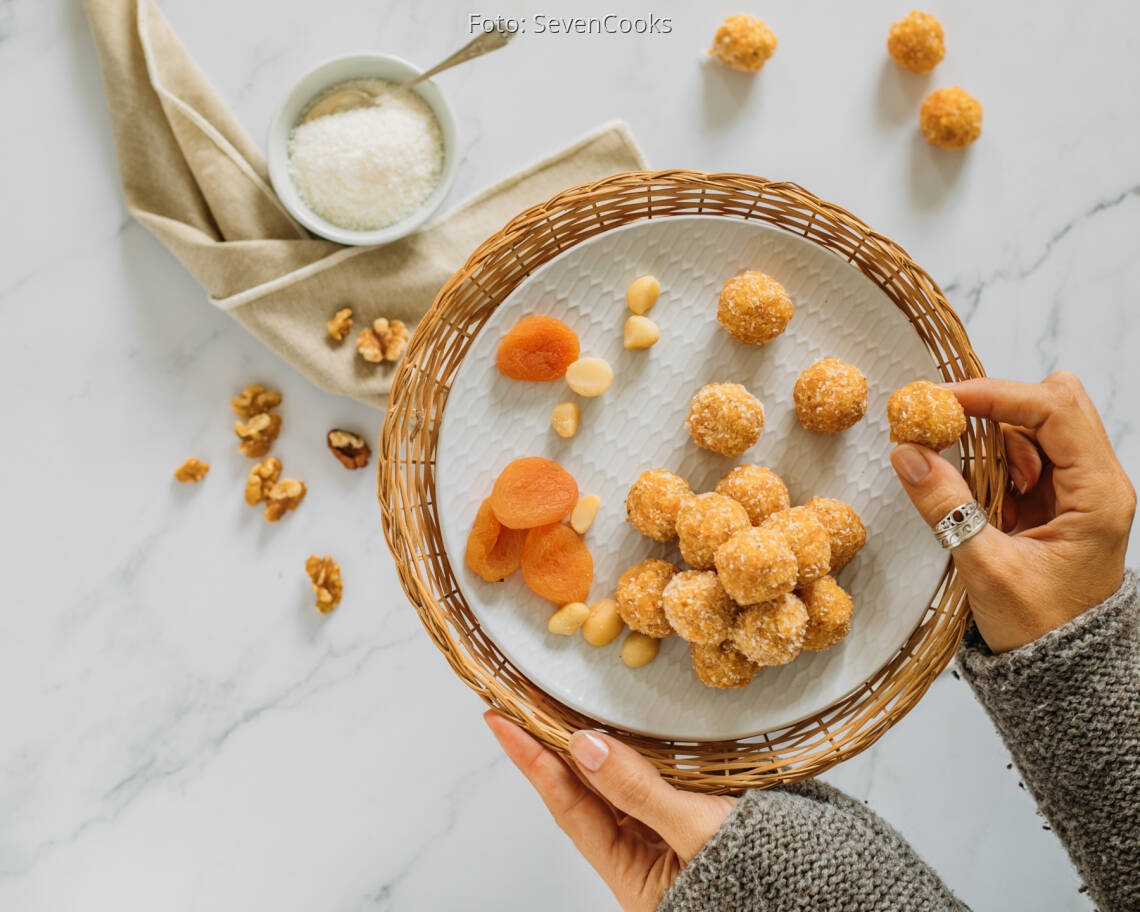 Veganes Rezept: Aprikose-Maccadamia Bliss-Balls 2