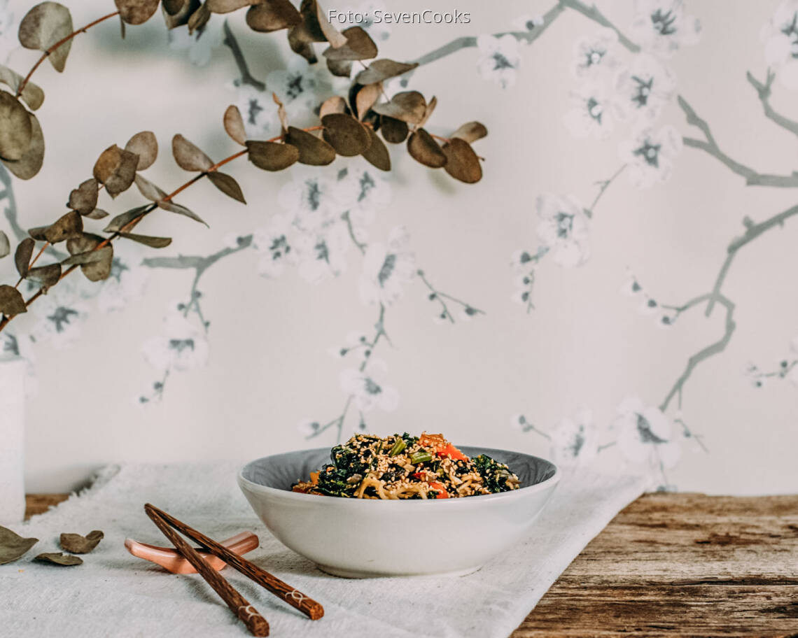 Veganes_Rezept:_Asia_Nudeln_mit_Grünkohl_2