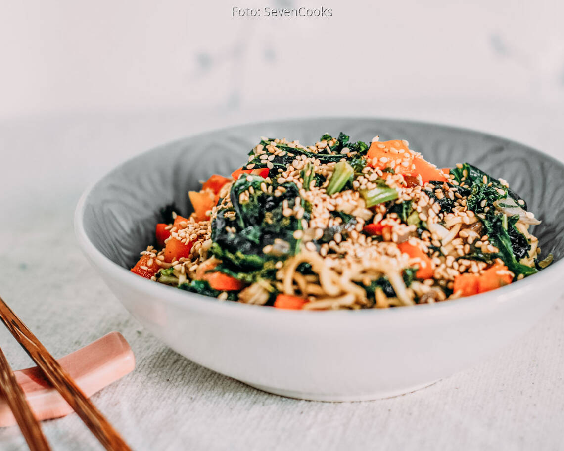 Veganes_Rezept:_Asia_Nudeln_mit_Grünkohl_3