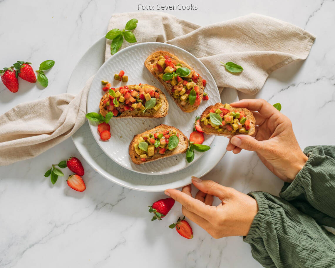 Veganes Rezept: Avocado-Erdbeer-Bruschetta 1