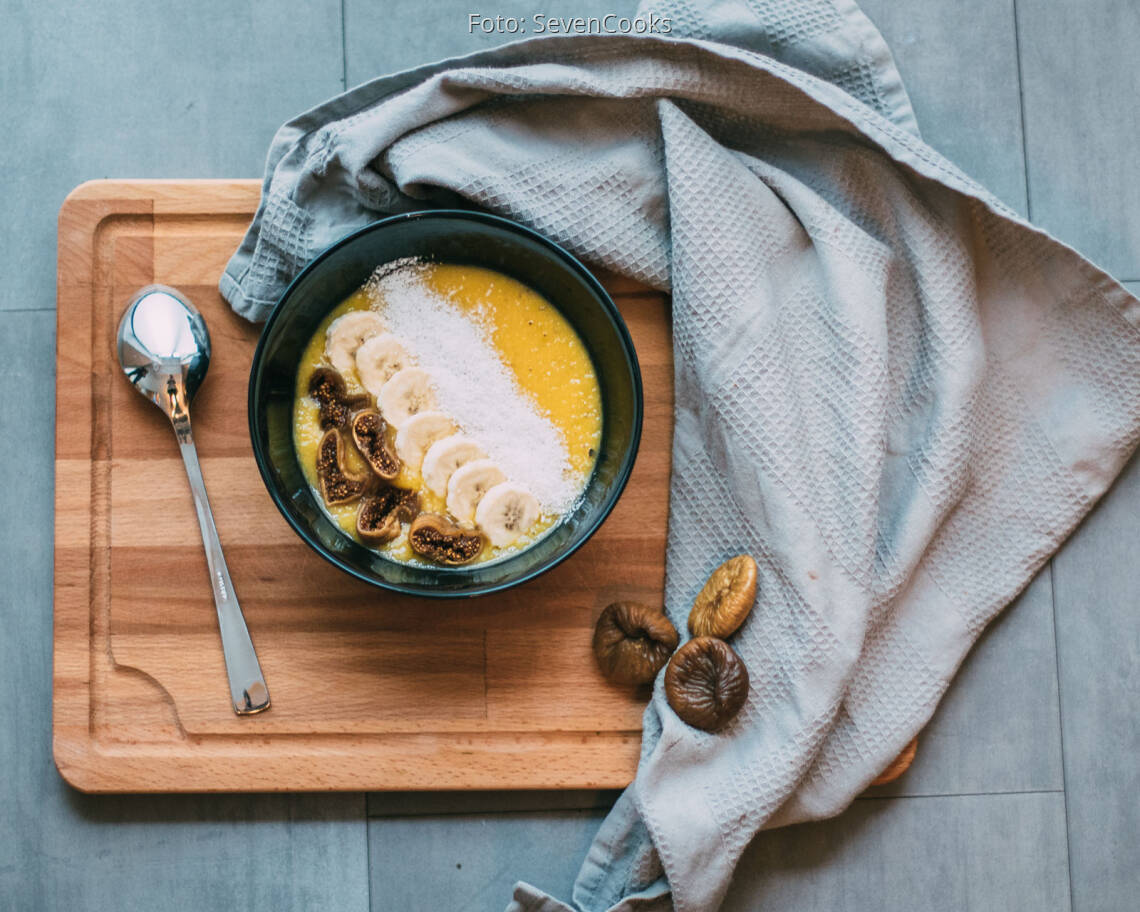 Veganes Rezept: Bananen-Birne-Mango-Bowl