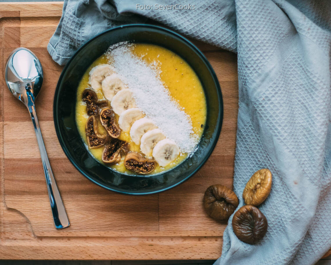Veganes Rezept: Bananen-Birne-Mango-Bowl