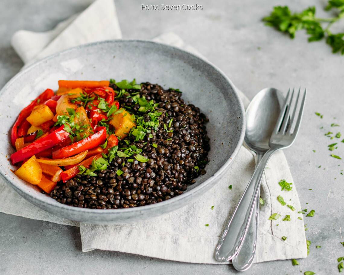 Veganes Rezept: Belugalinsen mit Ofengemüse 1