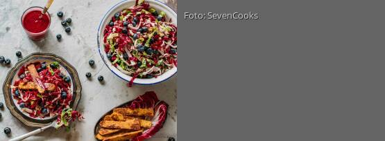 Rezeptbild für "Blaubeersalat mit knusprigen Tempehstreifen"