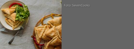 Rezeptbild für "Blätterteigtaschen mit veganer Frischkäse-Peperoni-Füllung"