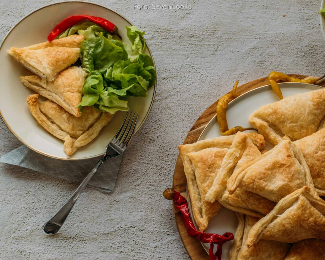 Veganes Rezept: Blätterteigtaschen mit Frischkäse-Peperoni-Füllung 1
