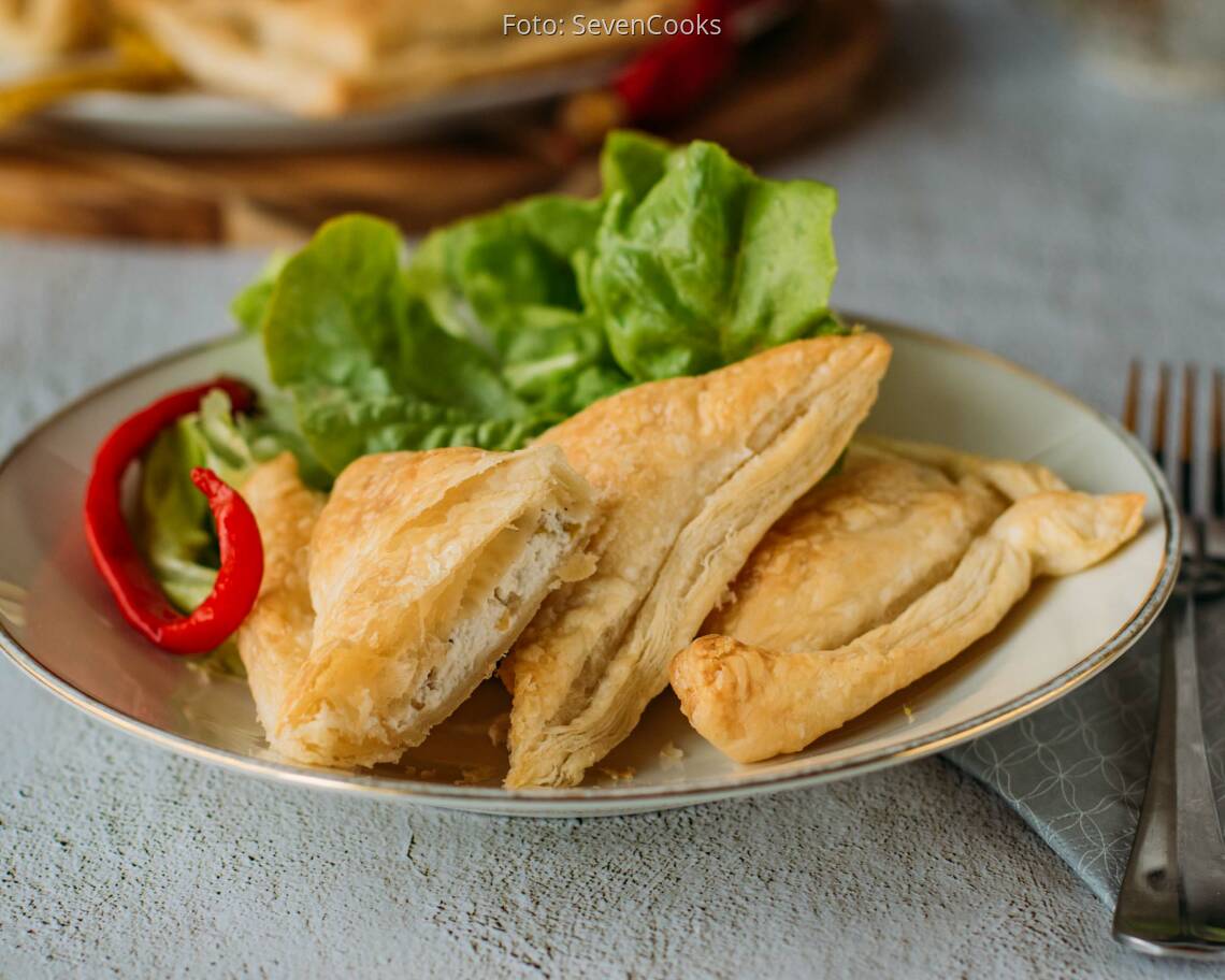 Veganes Rezept: Blätterteigtaschen mit Frischkäse-Peperoni-Füllung 3