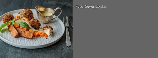 Rezeptbild für "Panierter Blumenkohl mit Semmelkruste an Möhren-Ingwer-Stampf"