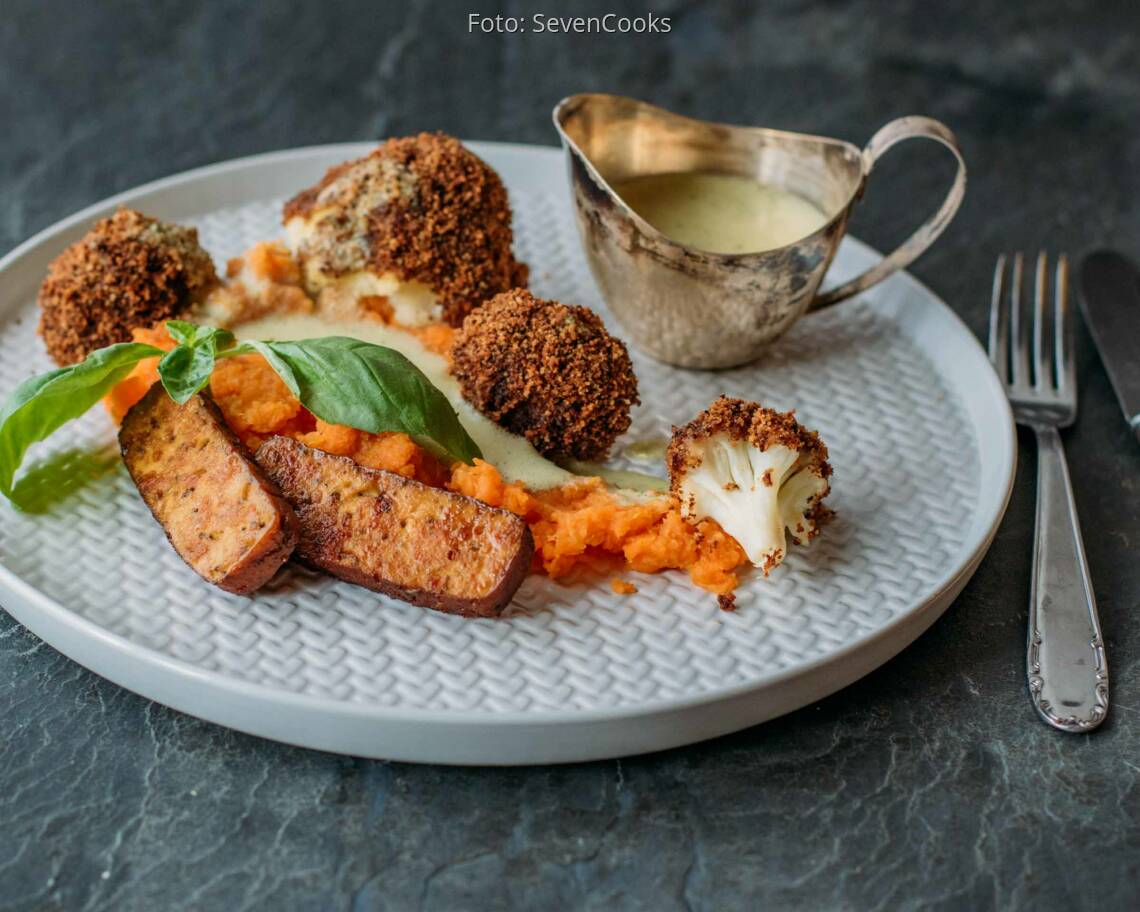 Veganes Rezept: Blumenkohl mit Semmelkruste an Möhren-Ingwer-Stampf 1