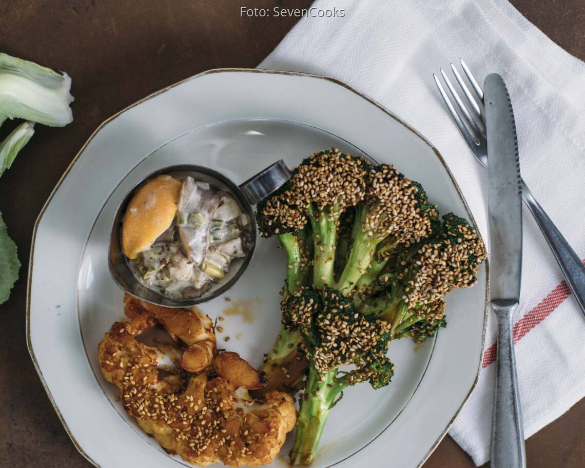 Fertiges Rezept: Blumenkohl- und Brokkolisteaks mit cremiger Austernpilzsauce_1