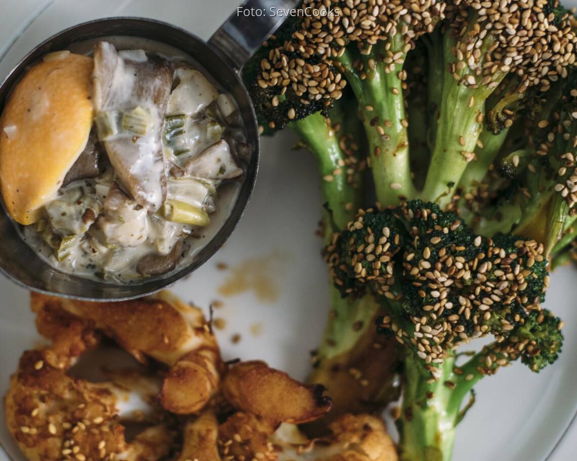 Fertiges Rezept: Blumenkohl- und Brokkolisteaks mit cremiger Austernpilzsauce_3