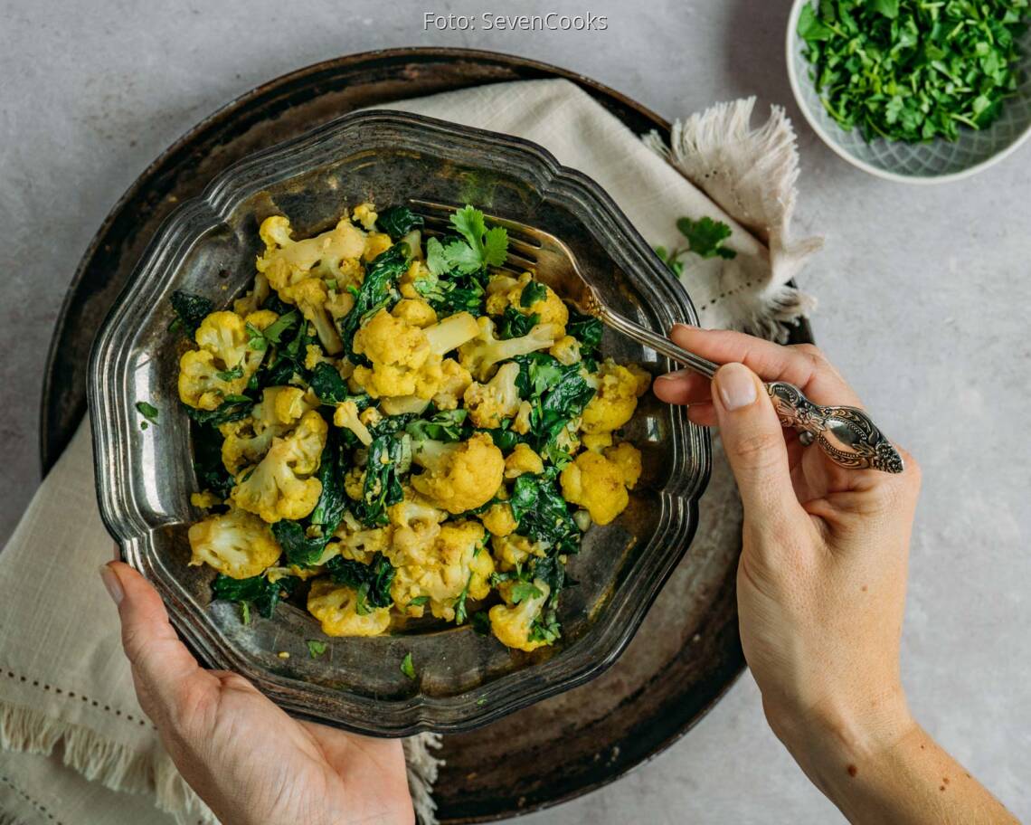Veganes Rezept: Blumenkohl und Spinat auf indische Art 3