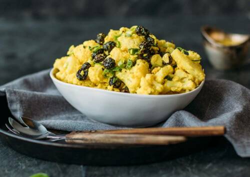 Einfach lecker unser Blumenkohlsalat mit Curry-Dressing.