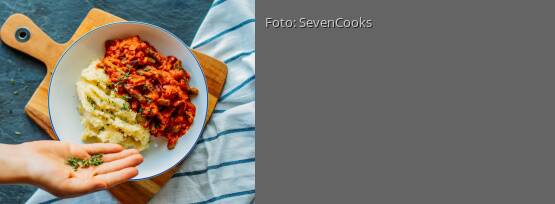 Rezeptbild für "Bohnen mit Räuchertofu und Kartoffelstampf"