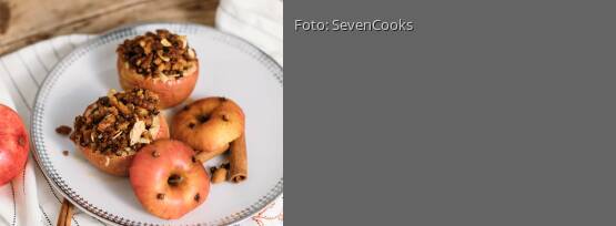 Rezeptbild für "Bratapfel mit Mandel-Rosinen-Füllung und Knuspertopping"