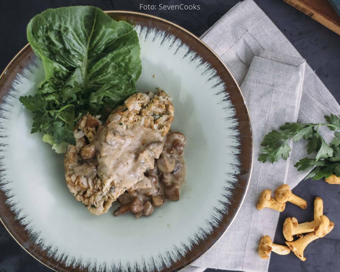 Veganes Rezept: Brezenknödel mit Pfifferling-Champignon-Rahmsauce