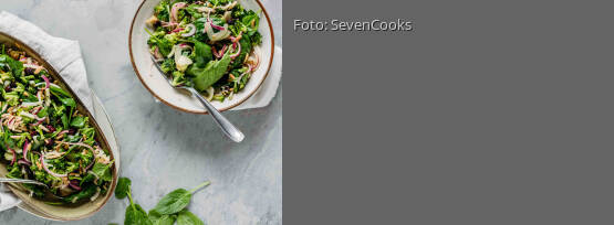 Rezeptbild für "Brokkolisalat mit Spinat und Cranberries"