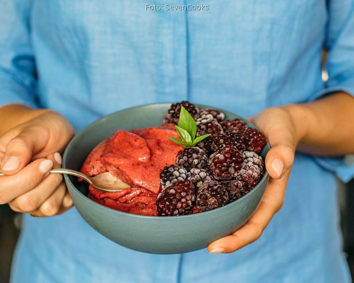 Veganes Rezept: Brombeer-Thaibasilikum-Nicecream_2