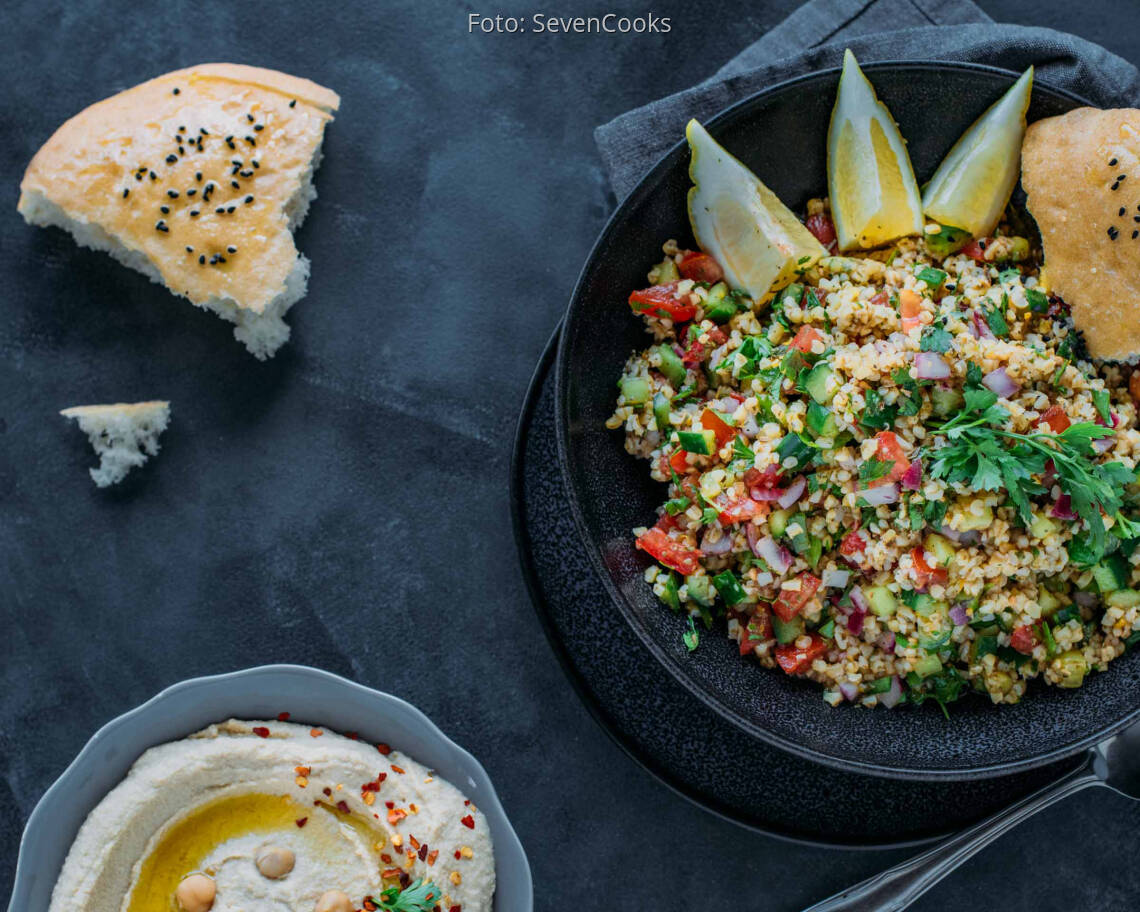 Veganes Rezept: Bulgur-Salat mit Hummus 2