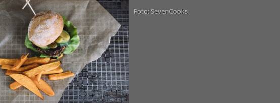 Rezeptbild für "Burger mit schwarzem Bohnen-Patty und Süßkartoffelpommes"