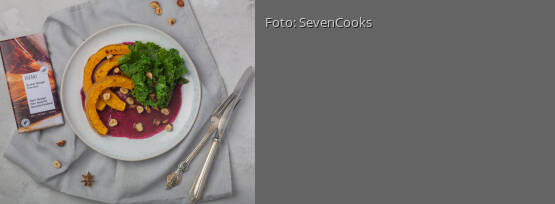 Rezeptbild für "Butternutkürbis mit Schokoladen-Rotwein-Sauce und Grünkohl-Chips"