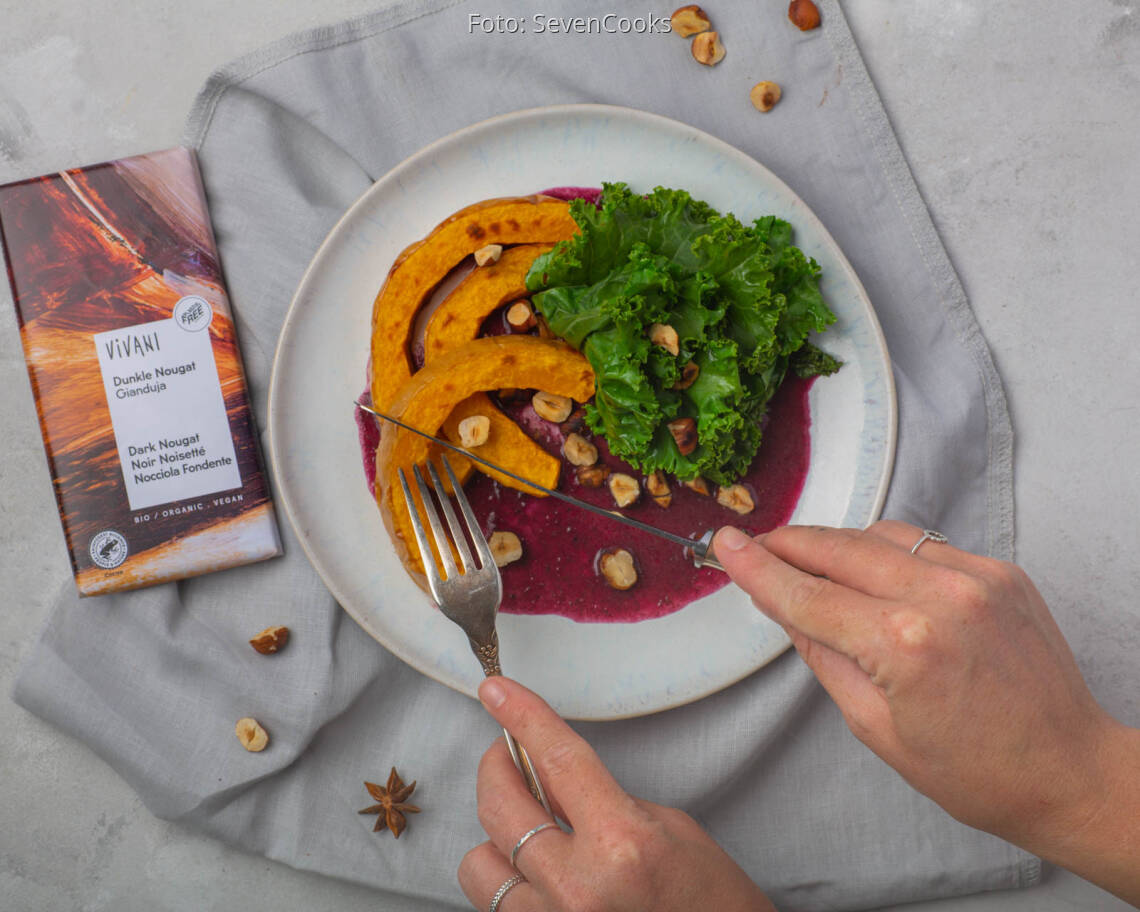 Veganes Rezept: Butternutkürbis mit Schokoladen-Rotwein-Sauce und Grünkohl-Chips 3