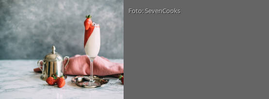 Rezeptbild für "Cashew Panna Cotta mit Erdbeer-Mousse"