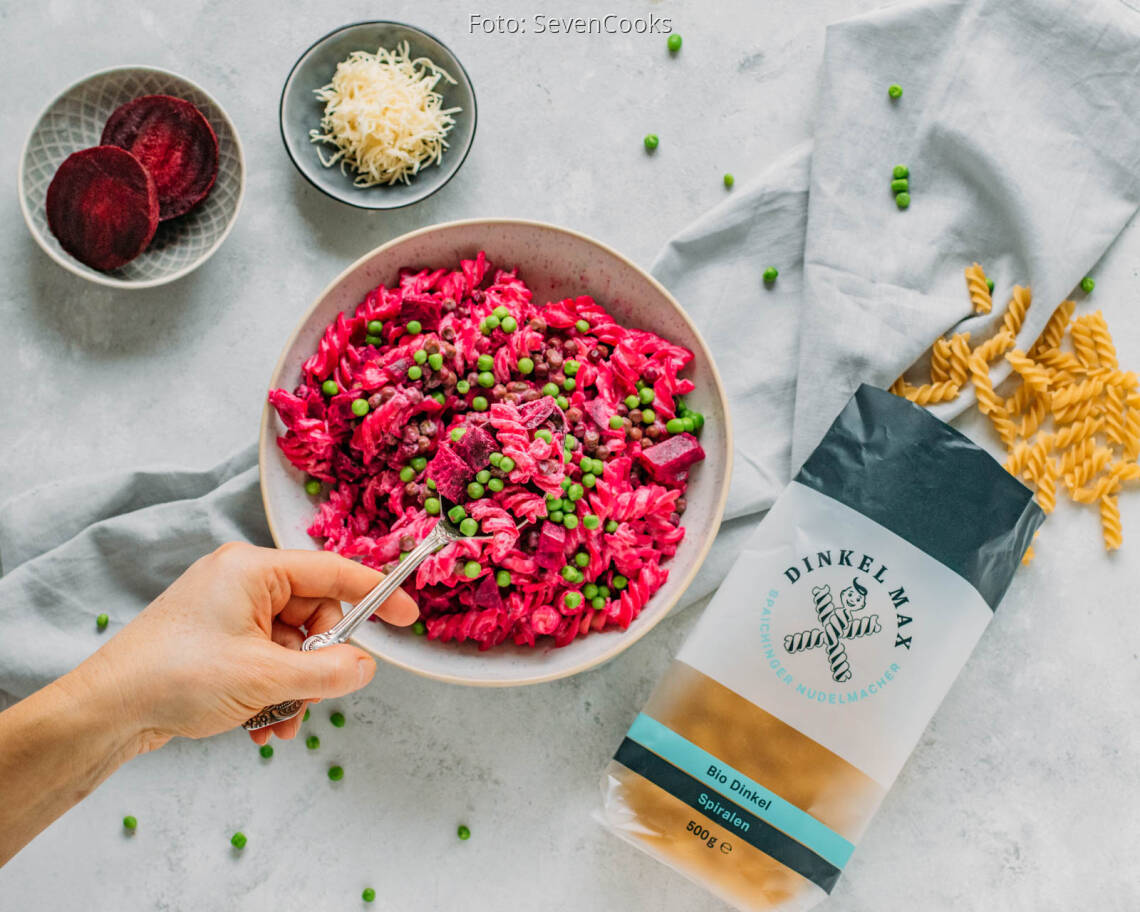 Veganes Rezept: Dinkel Spiralen mit veganer Rote-Bete-Frischkäsesauce 1