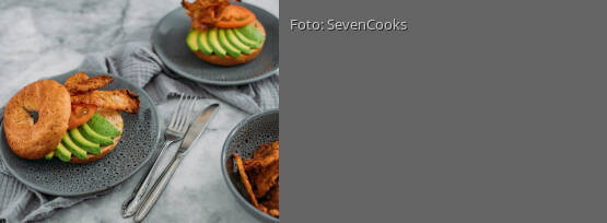 Rezeptbild für "Bagel mit veganem Speck und Avocado"