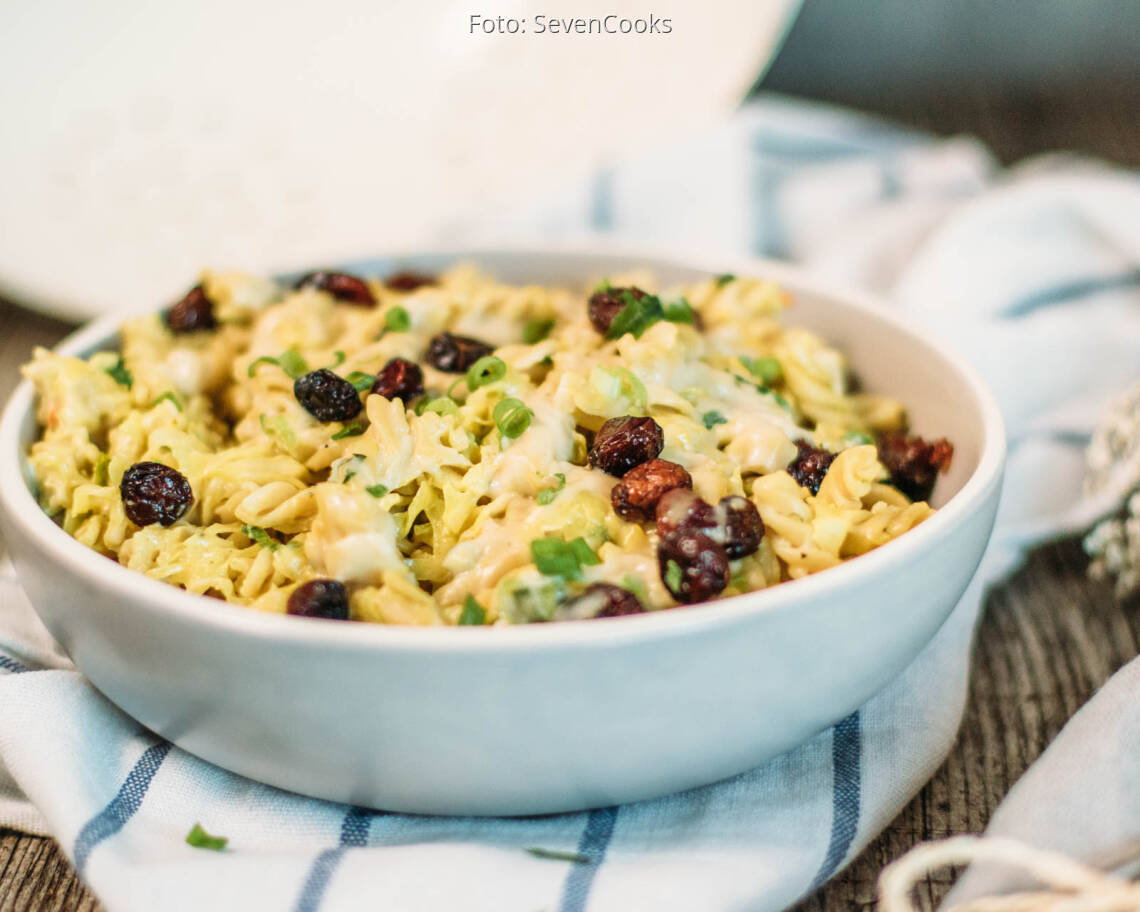 Veganes Rezept: Dinkel-Pasta mit Spitzkohl und cremiger Cashewsauce_3