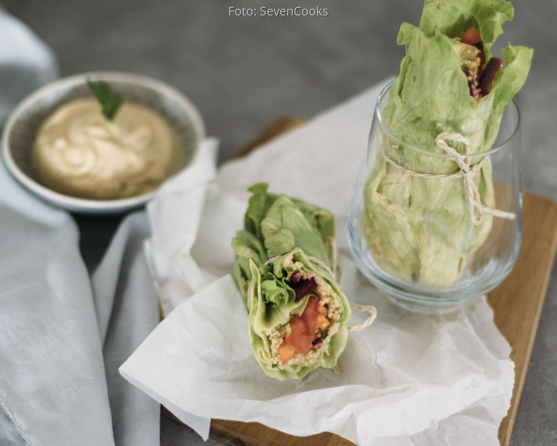 Veganes Rezept: Eisbergsalat-Wraps mit Couscousfüllung