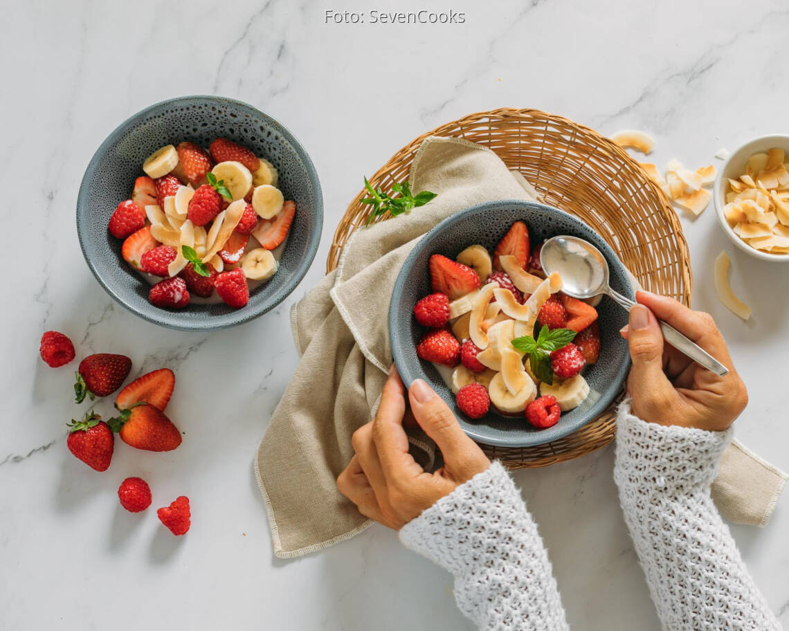 Veganes Rezept: Erdbeer Kokos Obstsalat