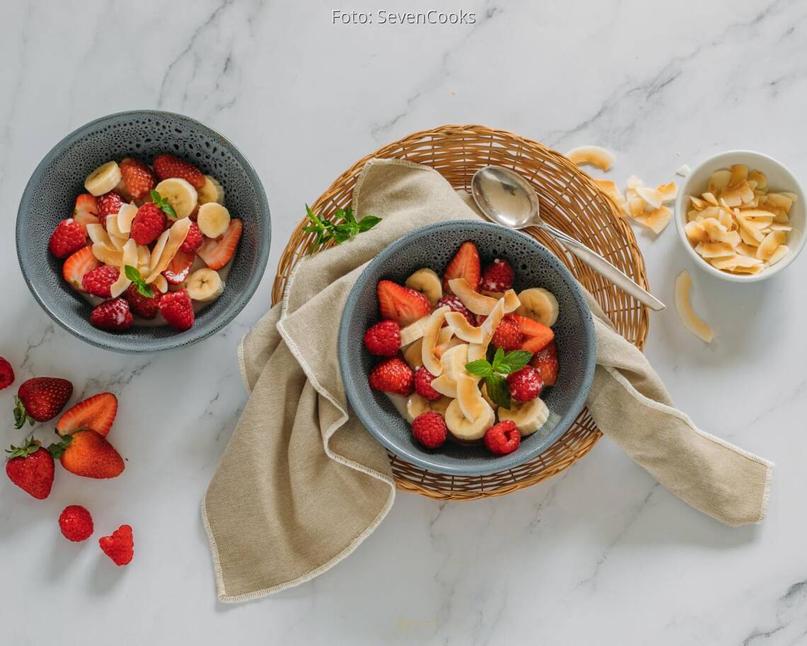 Veganes Rezept: Erdbeer Kokos Obstsalat