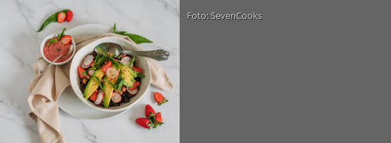Rezeptbild für "Erdbeer-Bowl mit schwarzem Reis"