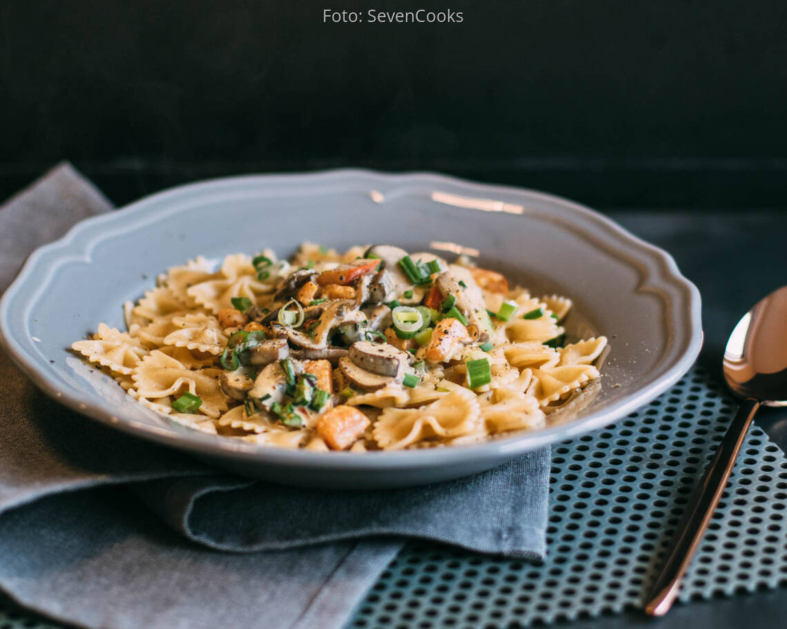 Veganes Rezept: Farfalle mit Kürbis-Pilz-Sauce